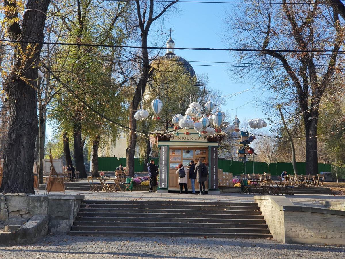 Park & Pedestrian Zone Apartment For4 Кишинев Екстериор снимка