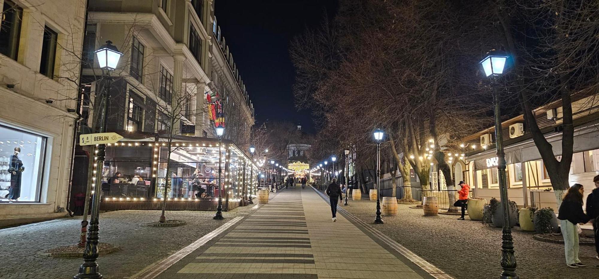 Park & Pedestrian Zone Apartment For4 Кишинев Екстериор снимка